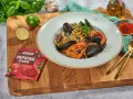 Pyszne Linguine Frutti di Mare z krewetkami i małżami, idealne do przygotowania z papryką słodką mieloną.