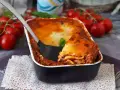 Pyszna lasagne z mięsem, pachnąca pomidorami i bazylią. Idealna alternatywa dla spaghetti bolognese.