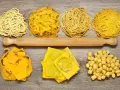 Różne rodzaje makaronów: od cienkich jak vermicelli czy capellini, przez tagliatelle, ravioli, po drobne gnocchi.