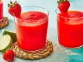 Orzeźwiający drink z truskawkami, ozdobiony świeżymi owocami i limonką, idealny na upalne dni.