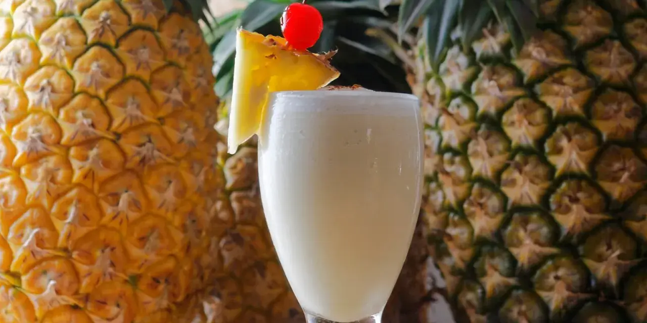 Rum z sokiem ananasowym: Przepisy na drinki, Piña Colada i więcej