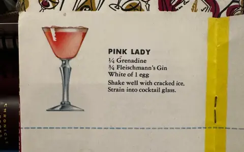 Pink Lady: Przepis, historia i sekrety aksamitnej pianki