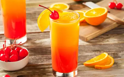 Screwdriver: Jak zrobić idealny drink z wódki i soku?