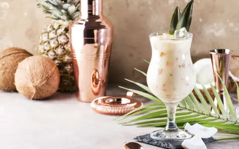 Pyszny drink Malibu z ananasem i kokosem. Idealny przepis na lato!