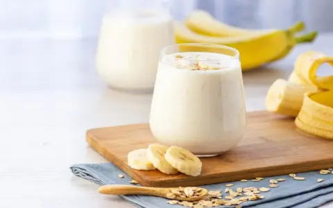 Smoothie z bananem: Przepisy, triki i fakty. Zrób idealne!