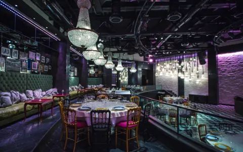 Od stołu do stołu: jak gastronomia zmieniła współczesną rozrywkę