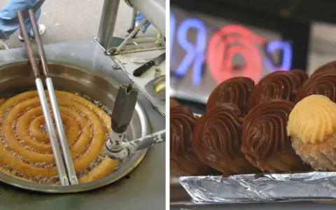 Churros z czekoladą kontra pączki z lukrem. Smażone churros w oleju i gotowe, udekorowane słodkości.