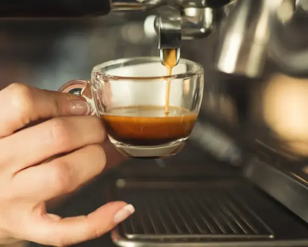 Sekrety idealnego espresso w domu: Poradnik baristy krok po kroku