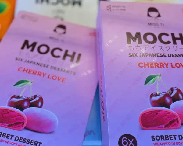 Pudełka mochi Miss Ti Cherry Love, sześć deserów z sorbetu wiśniowego w miękkim cieście ryżowym. Gdzie kupić?