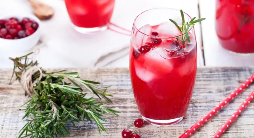 Drinki z sokiem żurawinowym: Wybór, przepisy, triki barmana