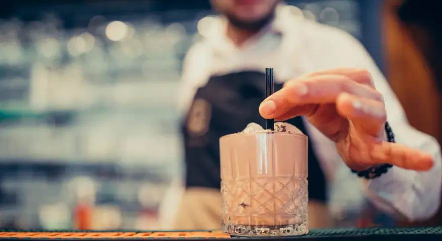Barman na wesele: Ile kosztuje i jak zmaksymalizować zarobki?