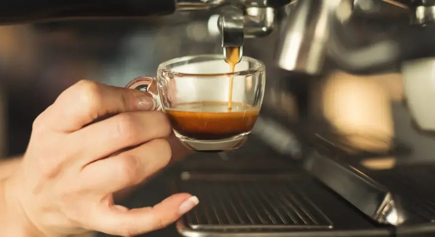 Sekrety idealnego espresso w domu: Poradnik baristy krok po kroku