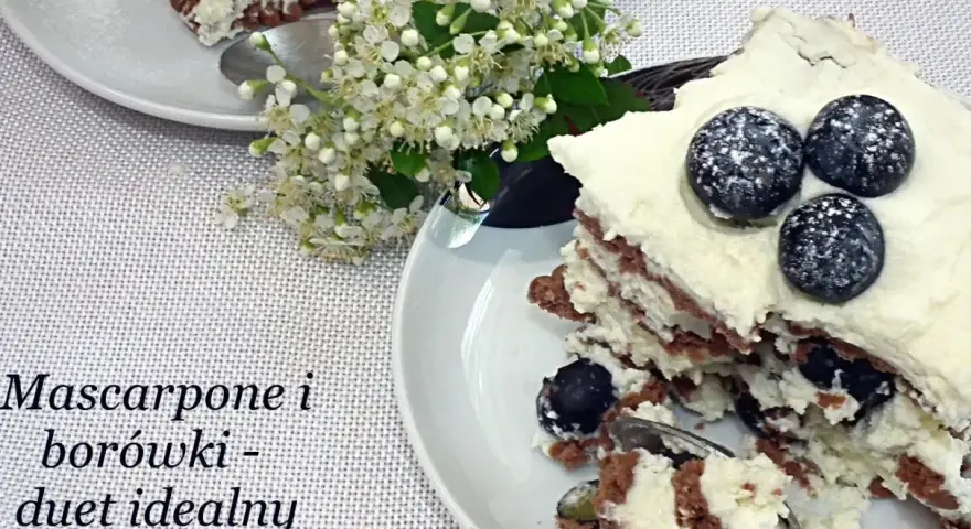 Pyszny deser z mascarpone i borówkami, idealny na każdą okazję. Ten przepis na deser z mascarpone to strzał w dziesiątkę!