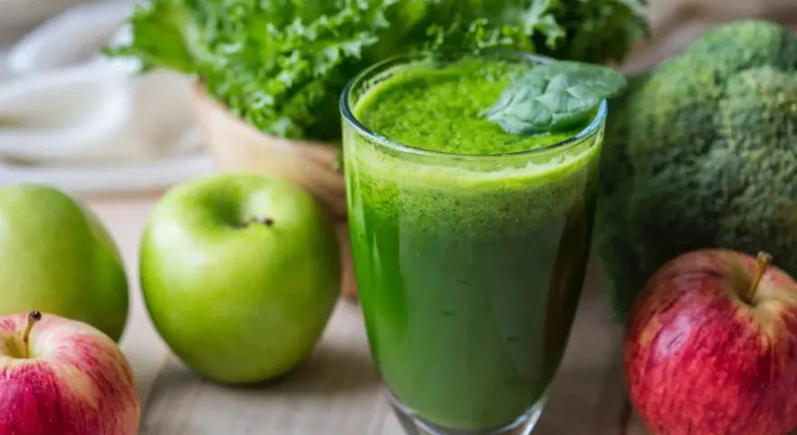 Smoothie warzywno-owocowe: Przepisy, korzyści, uniknij błędów!