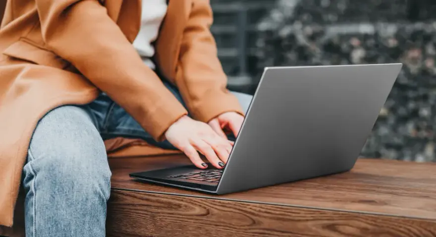 Standardy lokalizacji – dlaczego wielojęzyczność definiuje najlepsze platformy online w Polsce?